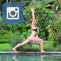 Instagram Bild mit Icon von Mia Namaste am Pool in Bali.